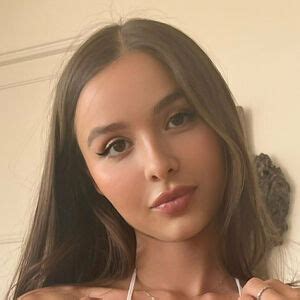 sophie mudd nude|Toutes les photos de Sophie mudd nue et seins nus